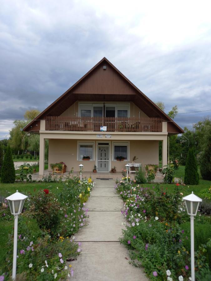 Fancsika Vendeghaz Hotel Debrecen Exterior photo