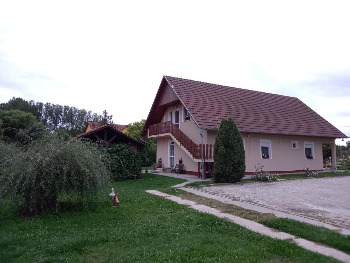 Fancsika Vendeghaz Hotel Debrecen Exterior photo